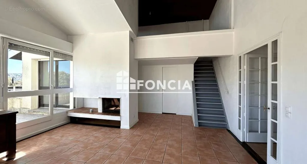 Séjour - Appartement avec Terrasse au Dernier Étage à Villeneuve-sur-lot