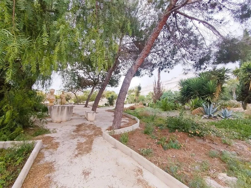 Jardin - Luxury Villa with Pool in Villamartin