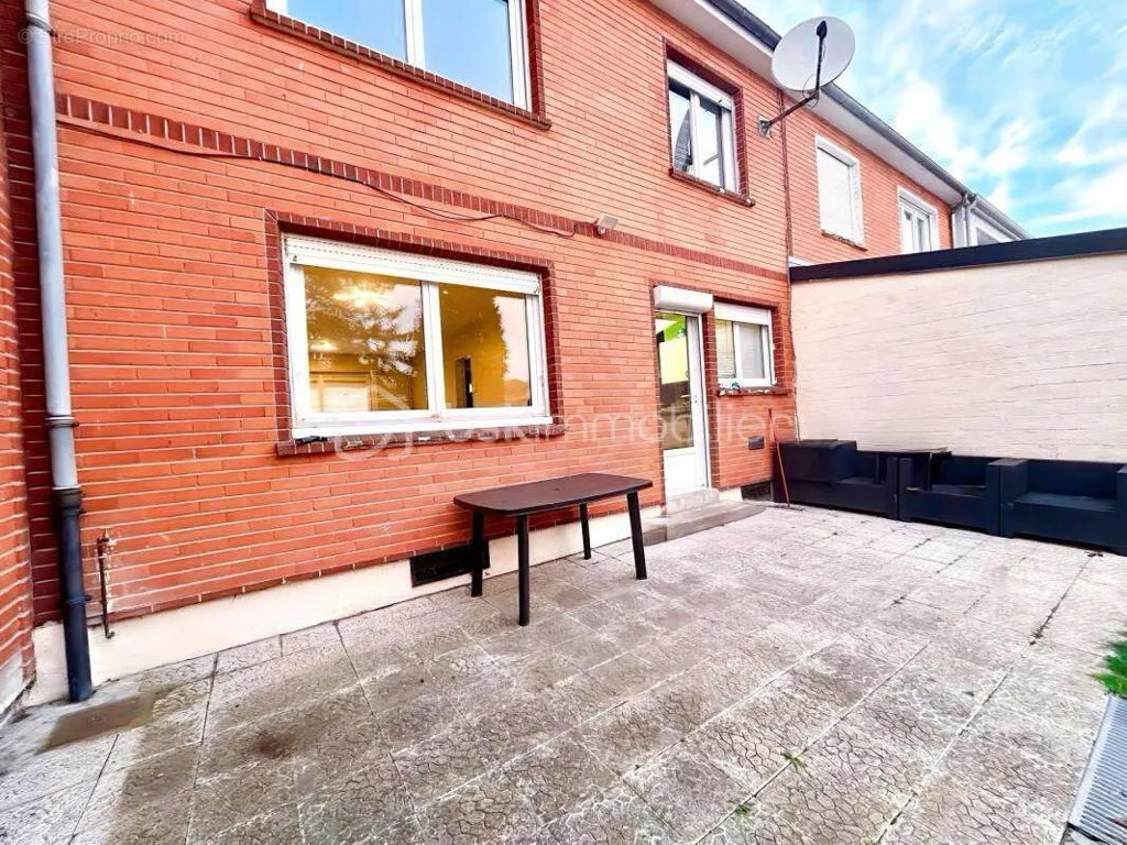 Aed - Functional 5-Piece Villa with Garden in Roéulx