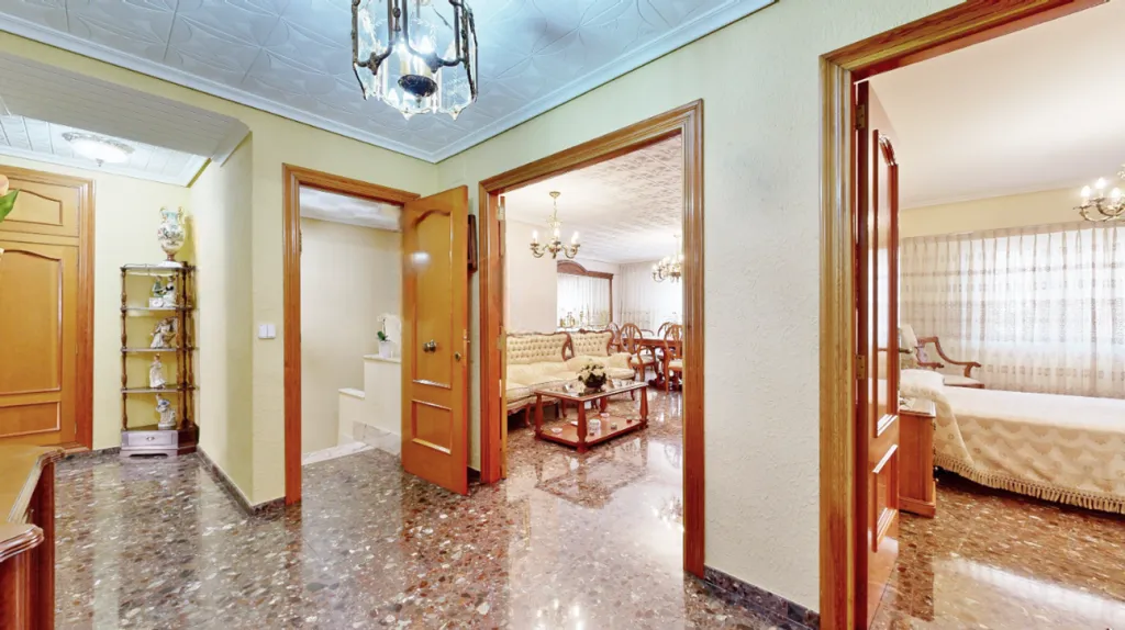 Esik - Two-in-One Property with Terrace in Torrent