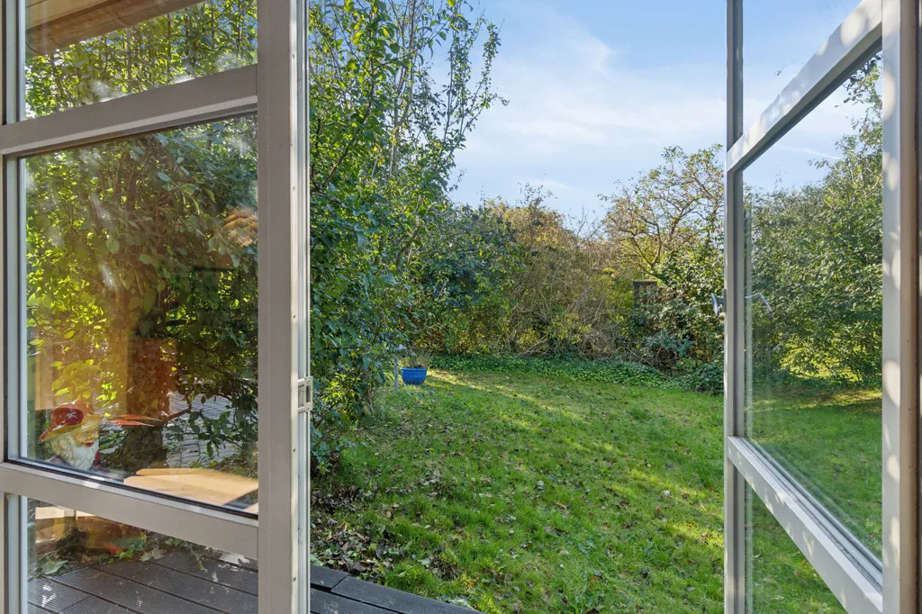 Jardin - Spacious Villa with Garden near Strand in Struer