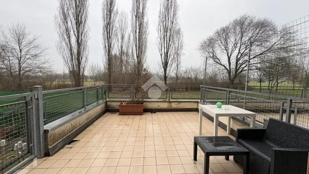 Rõdu - Ground Floor Apartment with Garden in Suzzara