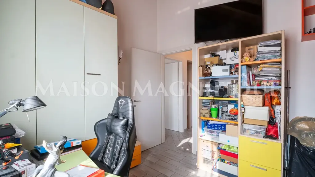 Bureau - Modern Villa with Private Garden in Lagosanto