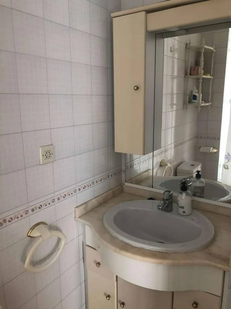 Vannitoad - 2-Bedroom Flat with Terrace in Fuengirola