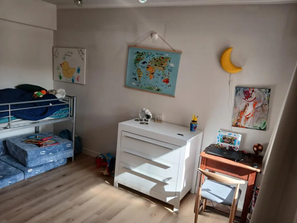 Magamistoad - Renovated 3-Bedroom Apartment with South Terraces in Urban Area