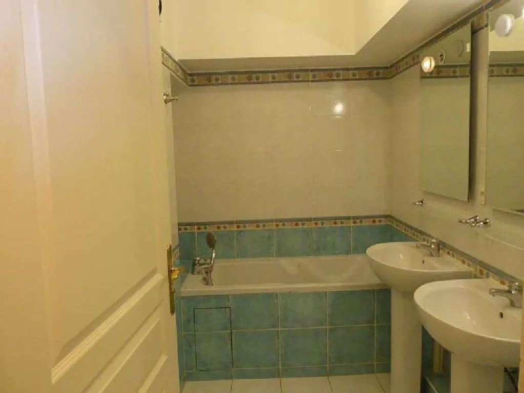 Salles de bain - Appartement de Standing avec Vue à Sens