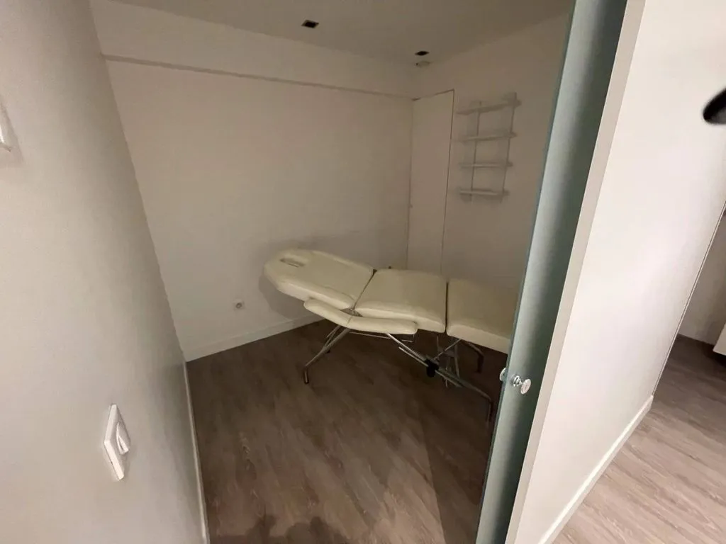Chambres - Bureaux de Luxe avec Vue Rue d'Antibes à Cannes