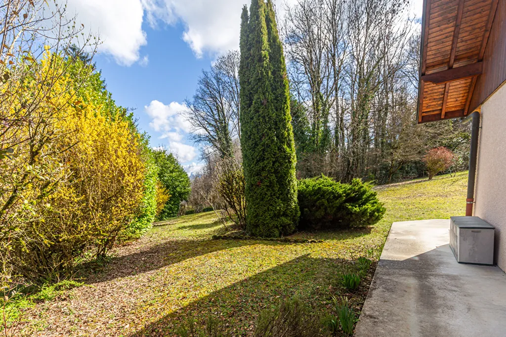 Jardin - Maison d'Architecte avec Terrasse à Cuvat