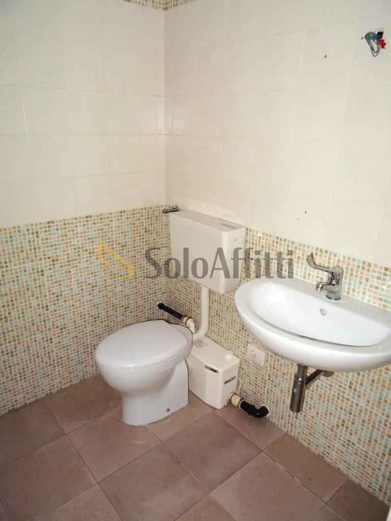 Salles de bain - Office with Reception and Storage in Senigallia