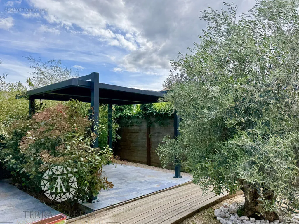 Terrass - Villa with Garden near Centre