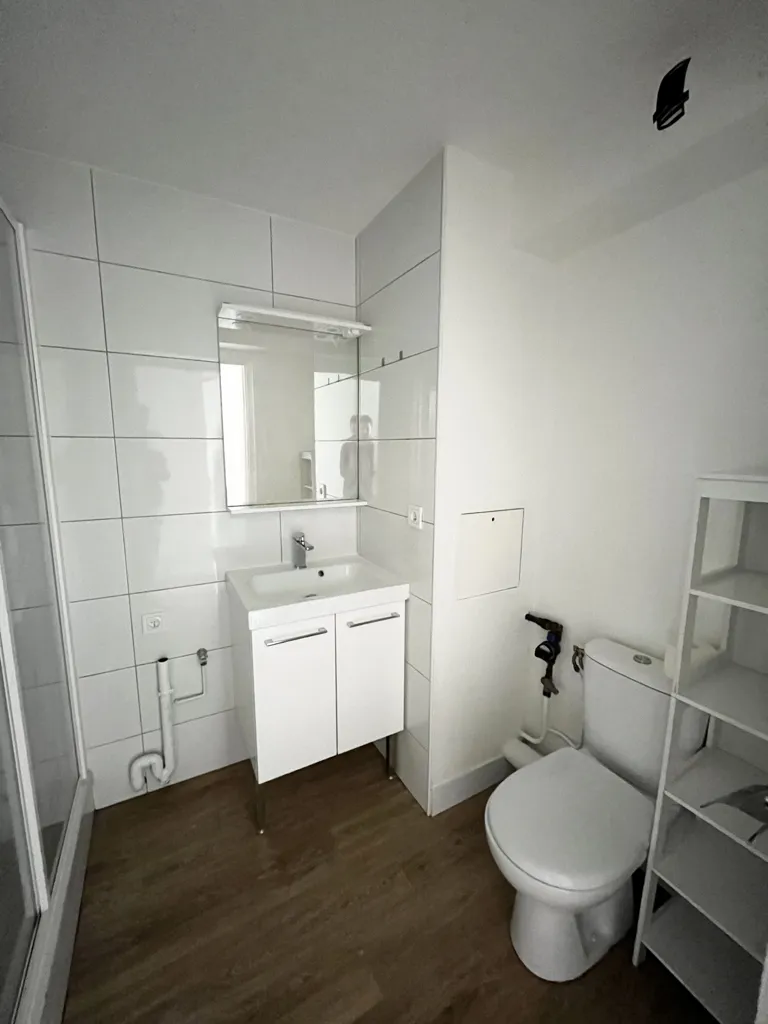 Salles de bain - Studio avec Ascenseur au Faubourg de l'Arche, Courbevoie