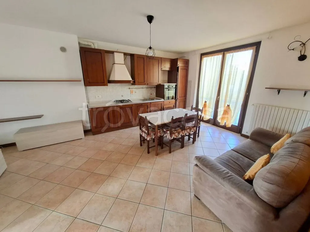 Dining Room - Fully Furnished Flat in Bregnano