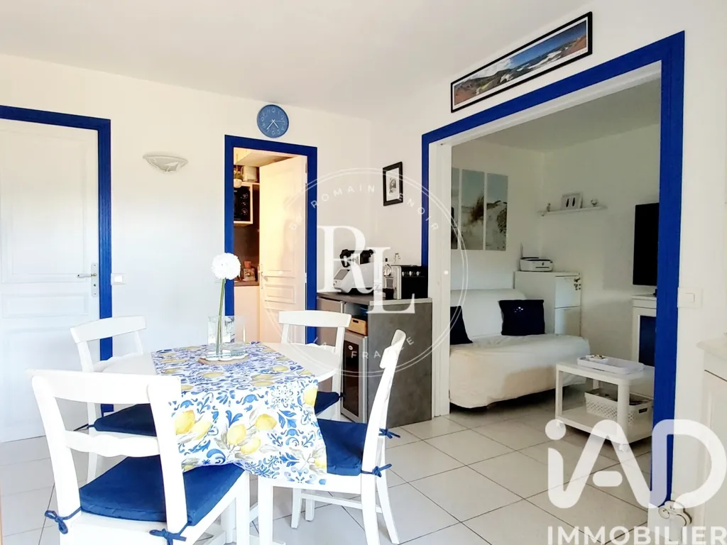 Söögituba - Meubled 2-Bed Flat with Garden in Cabourg