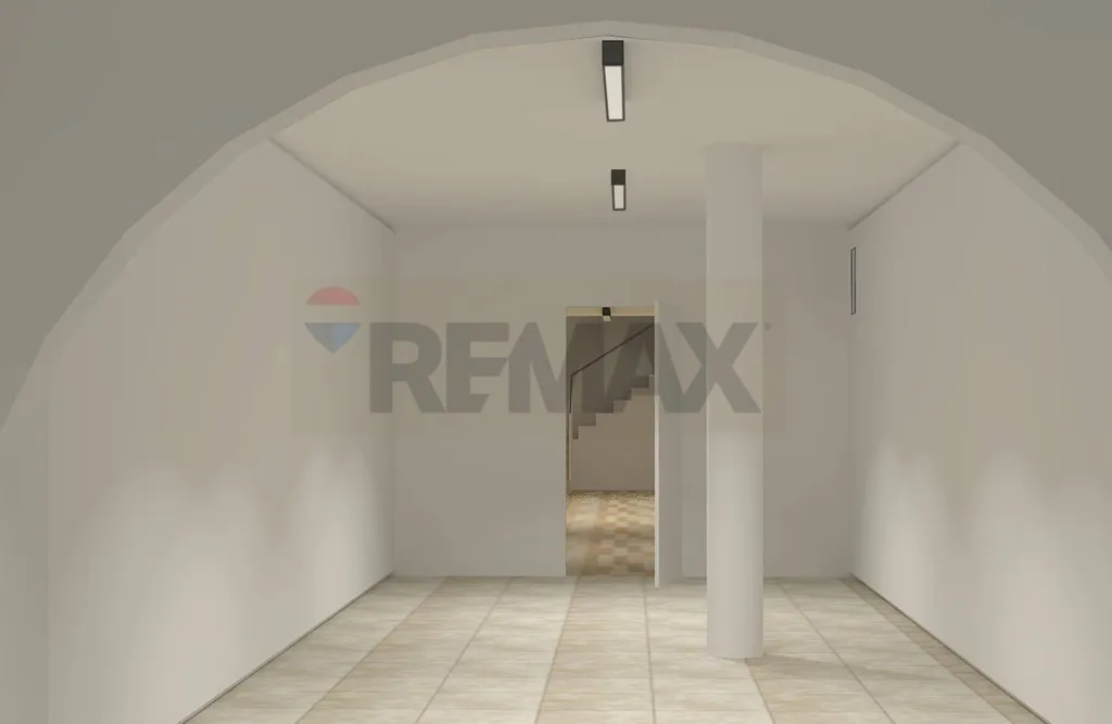 Entrée - Commercial Space with Street Frontage in Brescia Centre