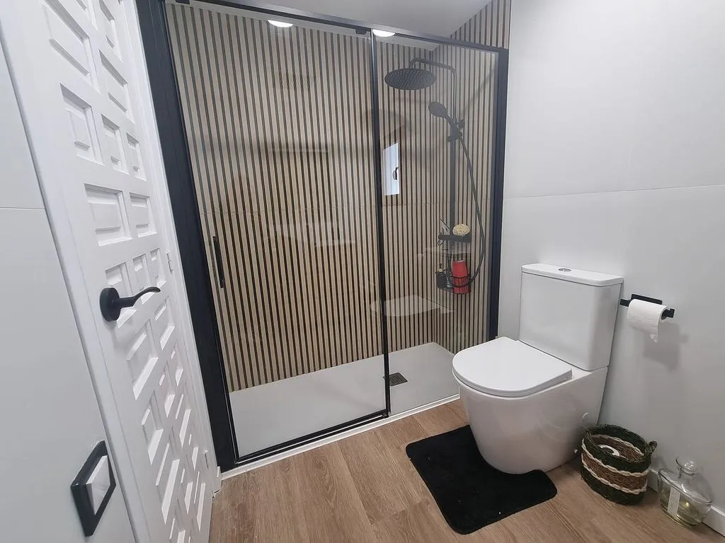 Salles de bain - Modernised House with Terrace in Casalot