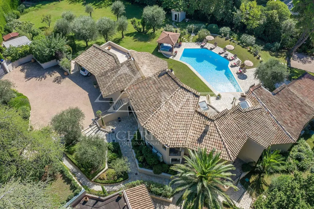 Vue aérienne - Villa Familiale avec Piscine à Mougins