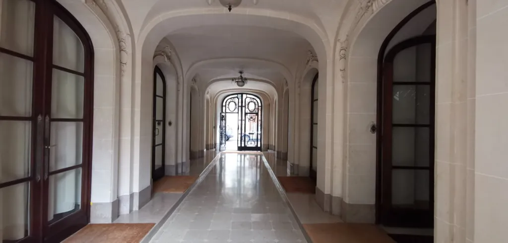 Esik - Luxury Apartment with Office in Paris 17ème