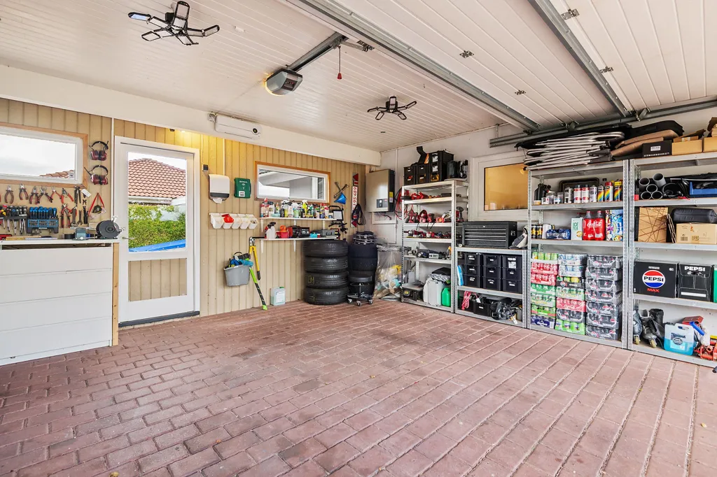 Garage - Fenced Villa with Garden in Kibæk