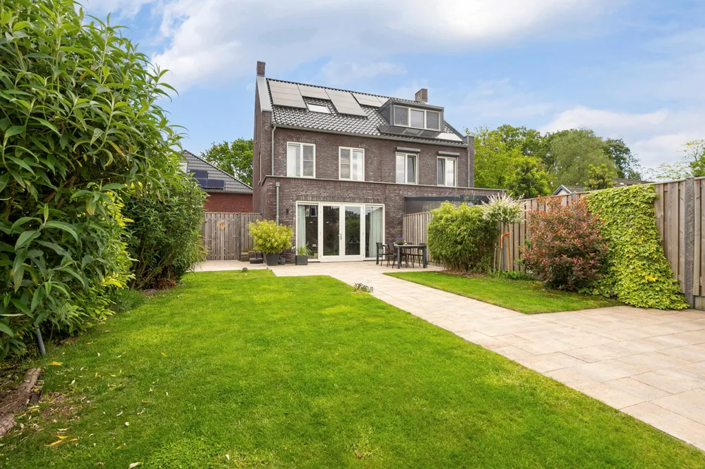 Jardin - Modern Two-Storey House with Garden in Babberich