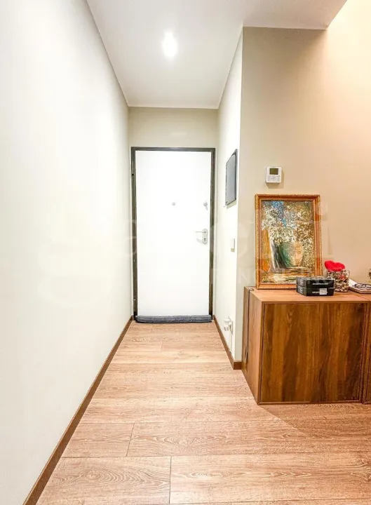 Esik - Modernised Studio Flat with Porters in Milan