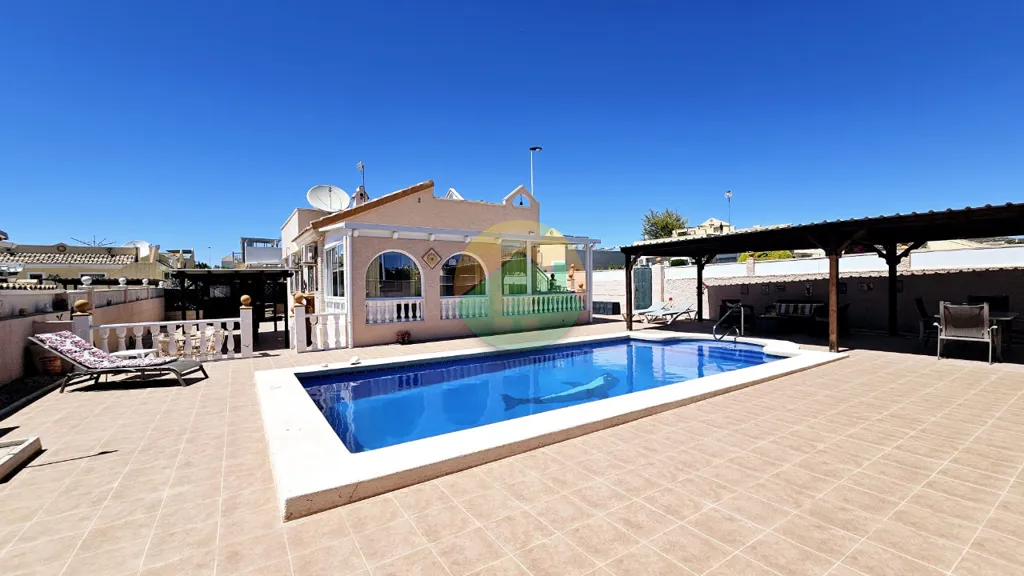 Bassein - Detached Villa with Pool in Camposol