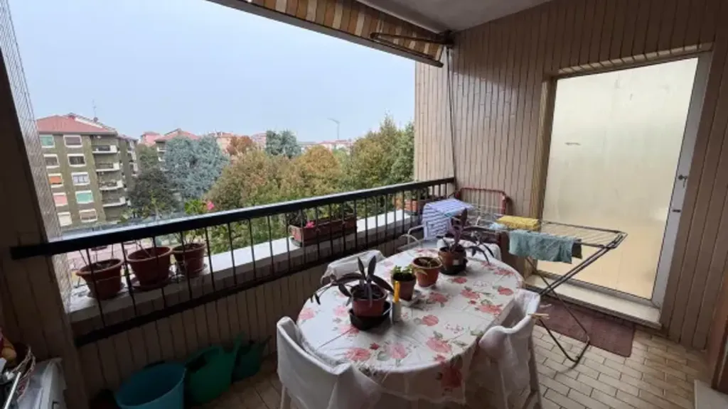Rõdu - Nuda Proprietà Apartment with Balconies in Milan