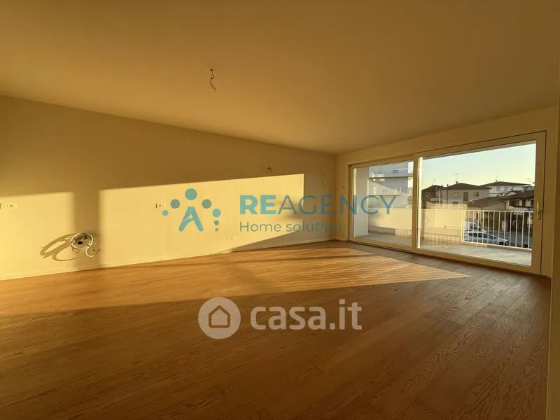 Séjour - Newly Built Triplex with Terrace in Creazzo
