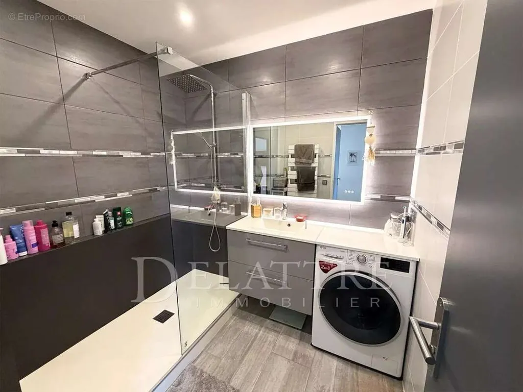 Salles de bain - Appartement en Dernier Étage avec Vue Mer à Antibes