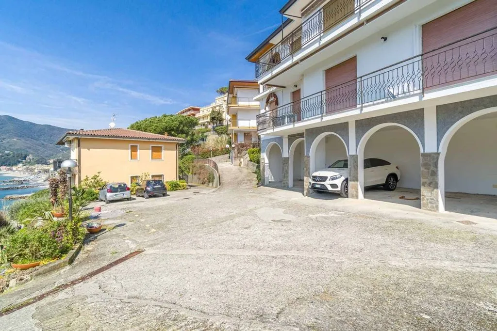 Välivaade - Luxury Flat with Seafront Terrace in Moneglia