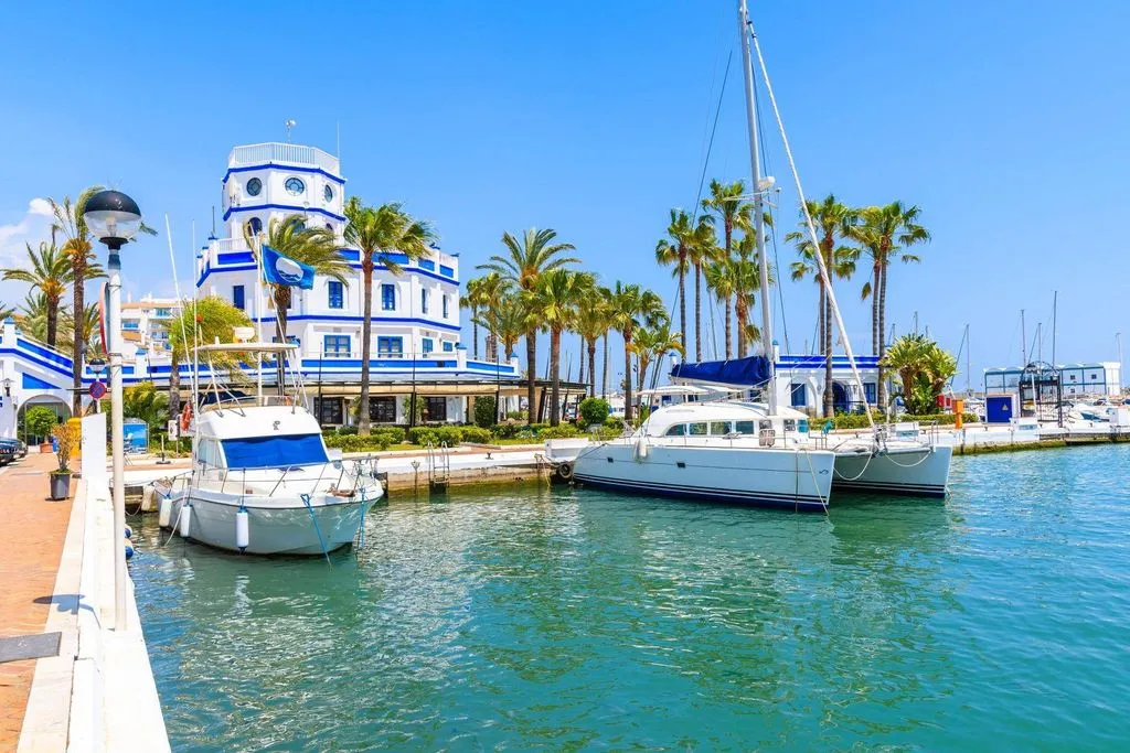 Luxury Apartment with Sea View in Estepona