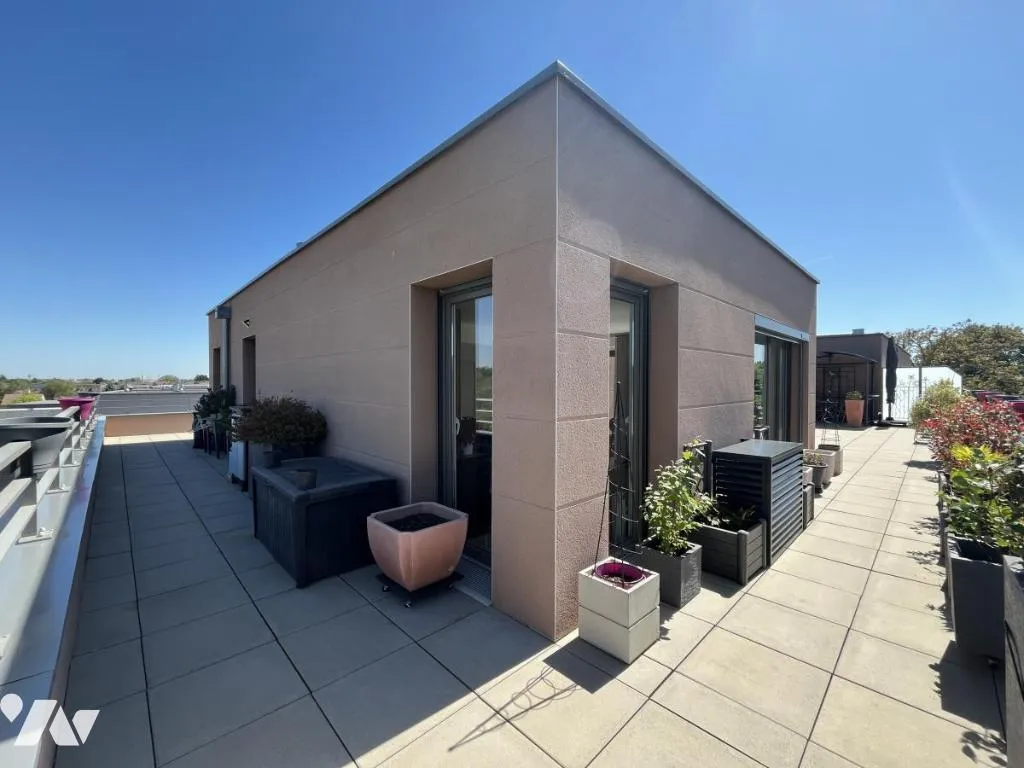 Terrass - Apartment with Large Terrace in Cormontreuil
