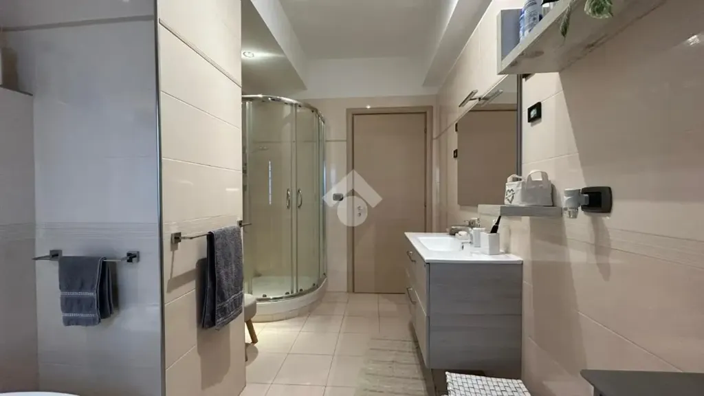 Bagni - South-Facing Apartment with Balcony in Cosenza