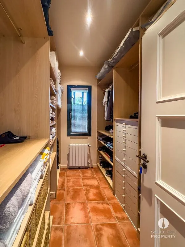Pièces - Luxury Villa with Golf Views in Navata