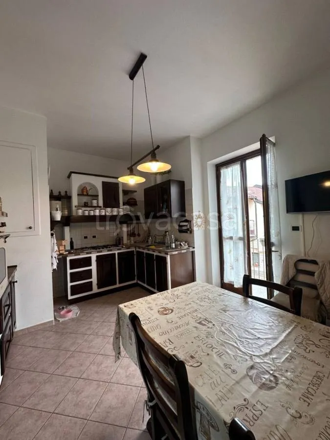 Sala da pranzo - Armed Trilocale with Balcony in Rosta