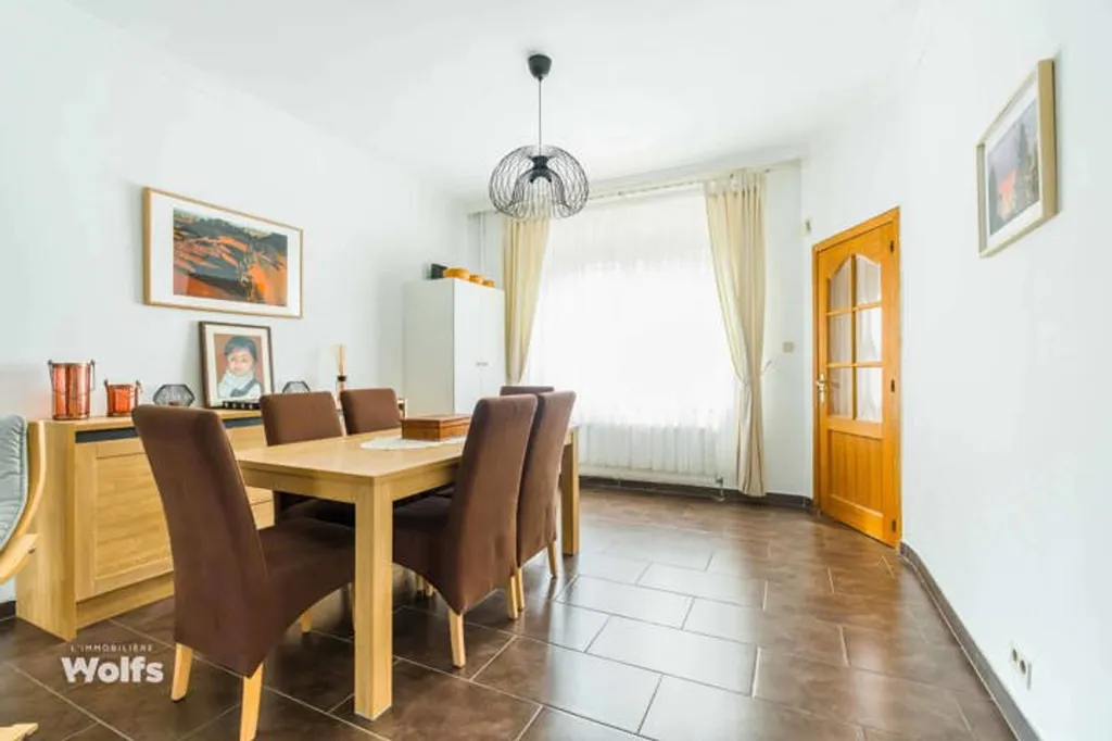 Söögituba - Three-Bedroom House with Garden in Saint-Nicolas