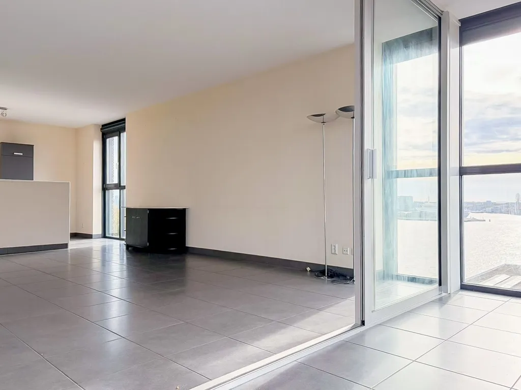 Séjour - Portiekflat with Balcony in Lloydkwartier