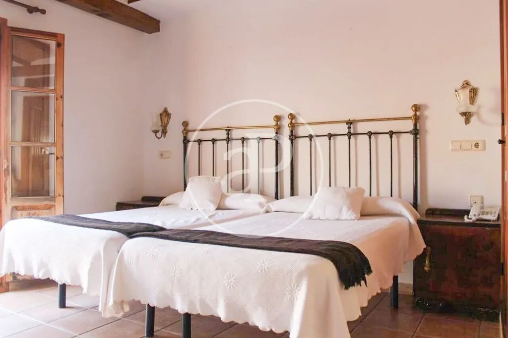 Chambres - Historic Hotel-Ready Building in Utiel