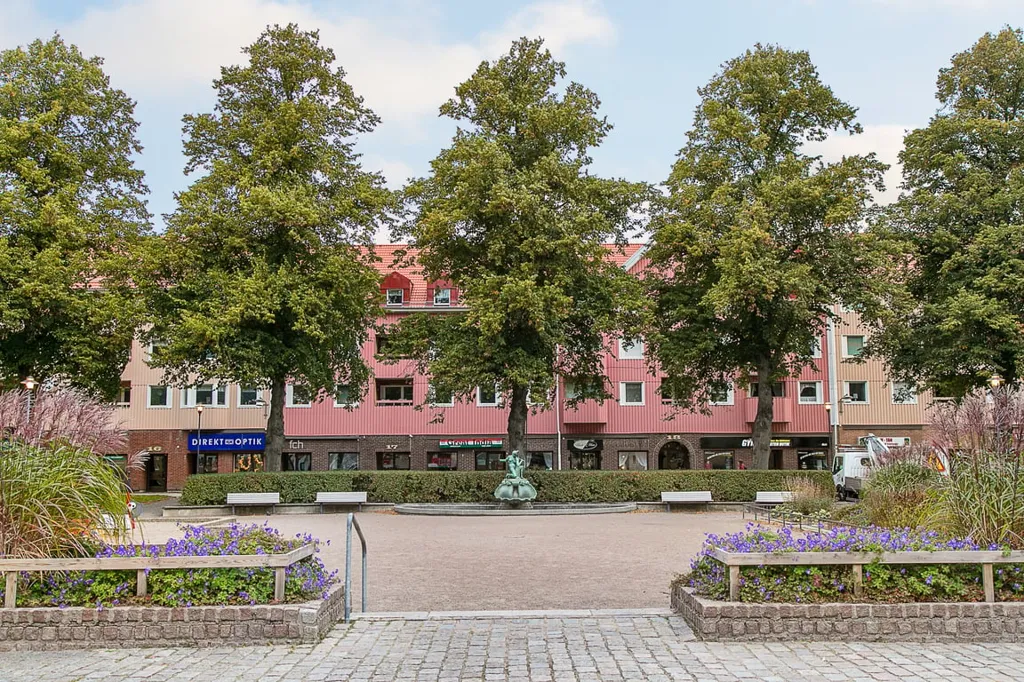 Modernised 1.5-Bedroom Flat with West-Facing Balcony in Göteborg