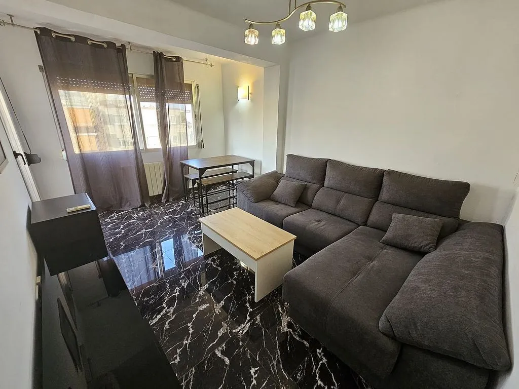 Séjour - Student-Friendly Flat with Balcony in Eixample
