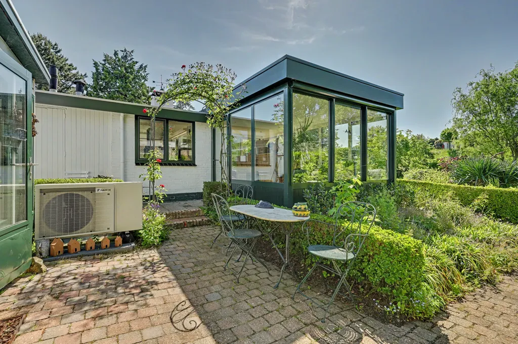 Terrass - Modernised Bungalow with Garden in Kortgene
