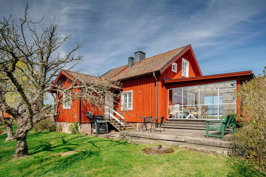 Jardin - Charming Red Villa with Countryside View in Jula