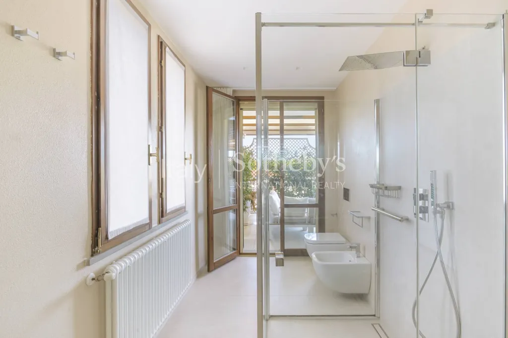 Salles de bain - Attic with Terrace overlooking Port Canal in Cervia