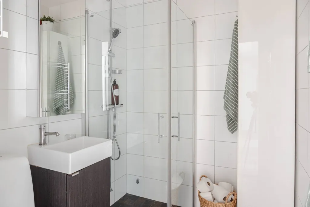 Bathrooms - Gable Flat with South-Facing Balcony in Västerås