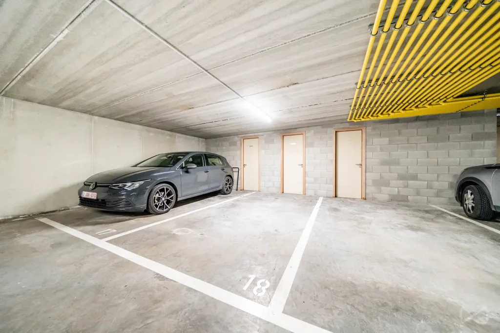 Garage - Modern Apartment with Terrace in Waremme