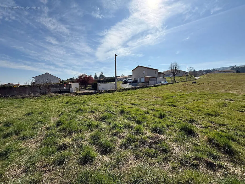 Aed - Buildable Plot with Garden in Saint-André-d'Apchon