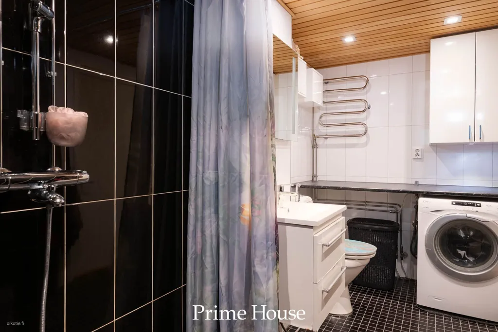 Bagni - Modernised Terraced House with Sauna in Kirkkonummi