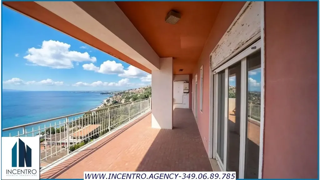 Balcon - Apartment with Panoramic View in Messina
