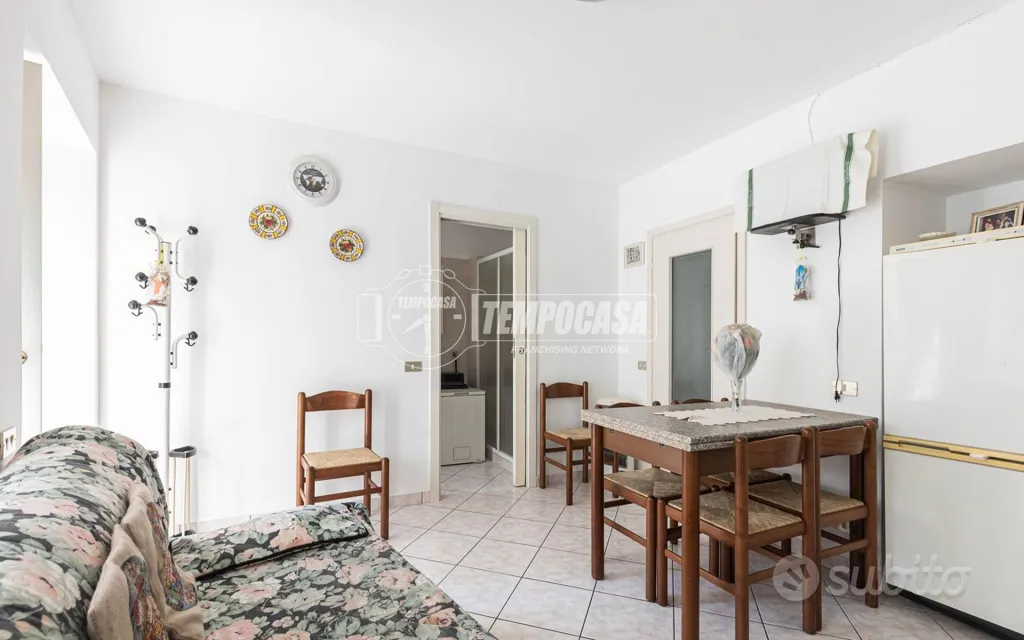 Salle à manger - Duplex with Commercial Space in Oggiono