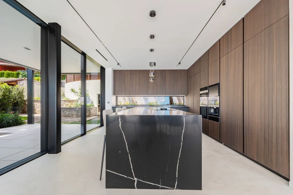 Cuisine - Villa Contemporaine avec Vue Mer à Èze