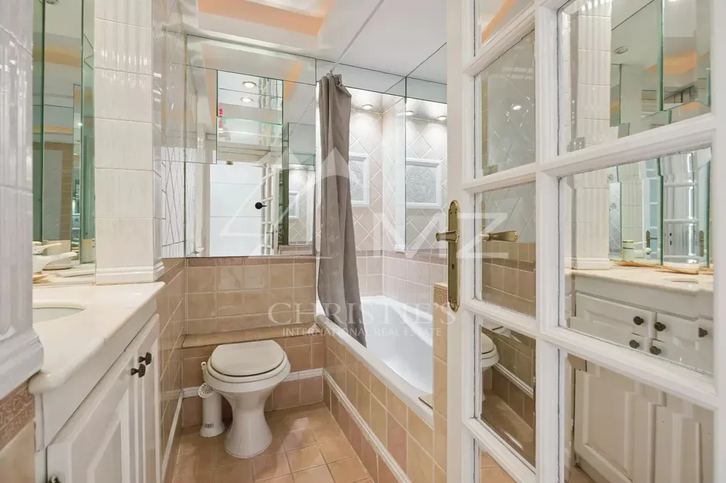 Salles de bain - Appartement Luxueux avec Vue Mer à Cannes